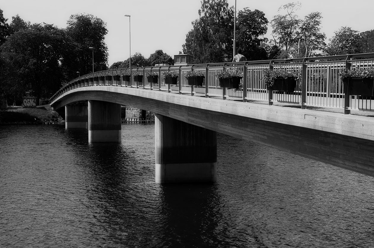 Walking bridge over the river Klara